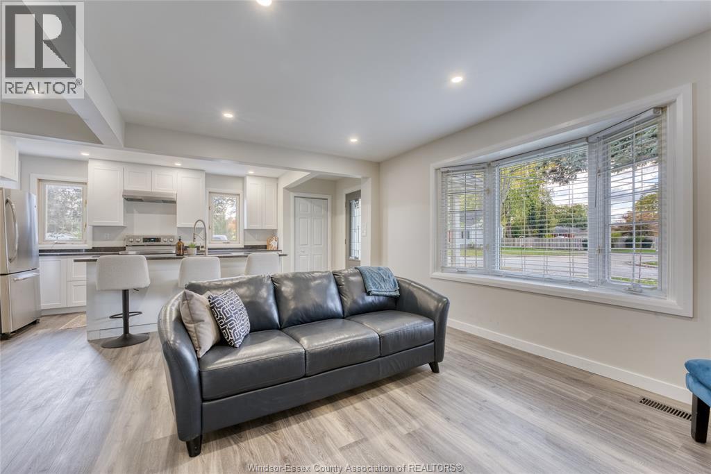 994 EDWARD AVENUE - 13