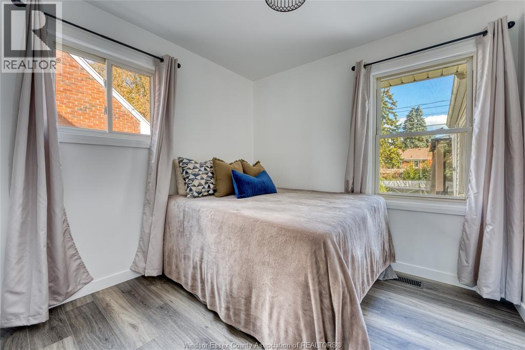 994 EDWARD AVENUE - 17