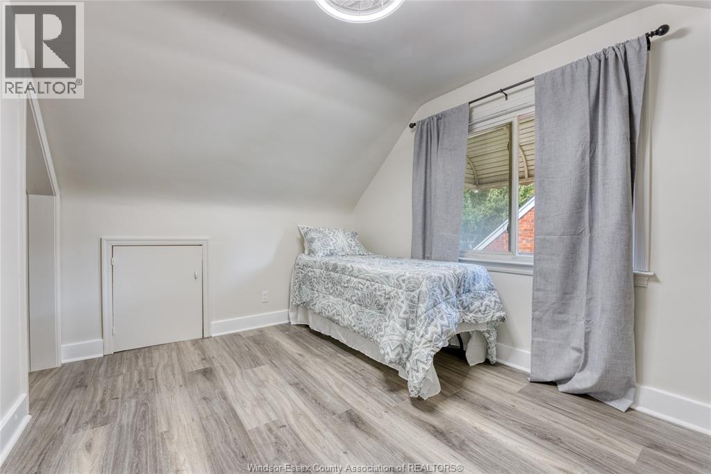994 EDWARD AVENUE - 18