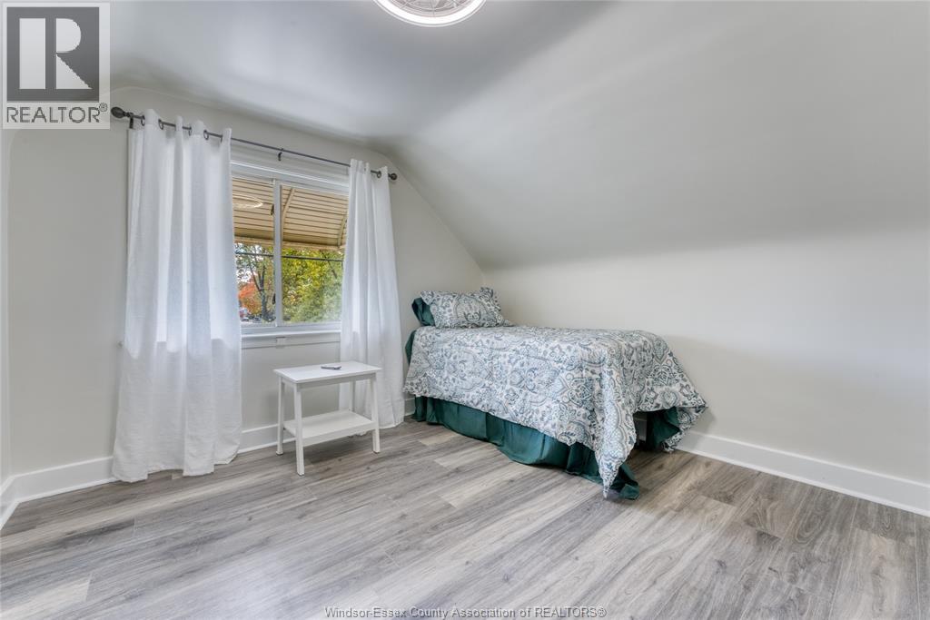 994 EDWARD AVENUE - 19