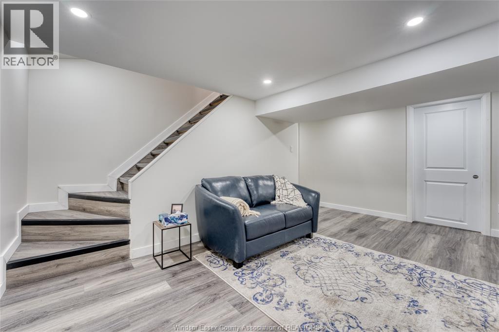 994 EDWARD AVENUE - 22