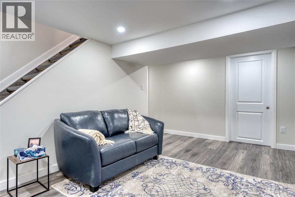 994 EDWARD AVENUE - 23