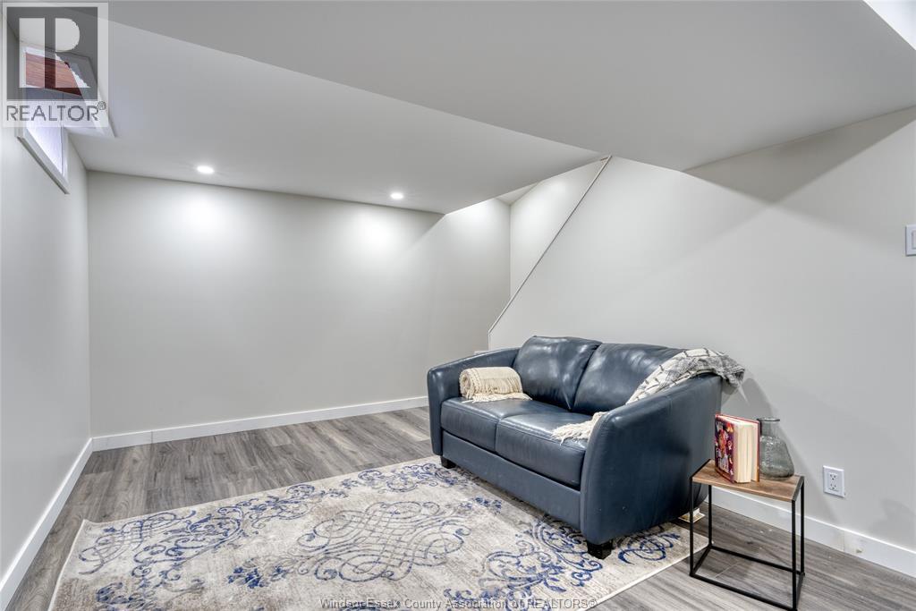 994 EDWARD AVENUE - 25