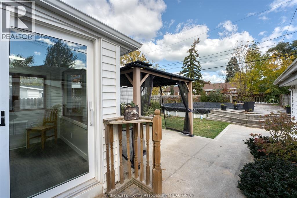 994 EDWARD AVENUE - 31