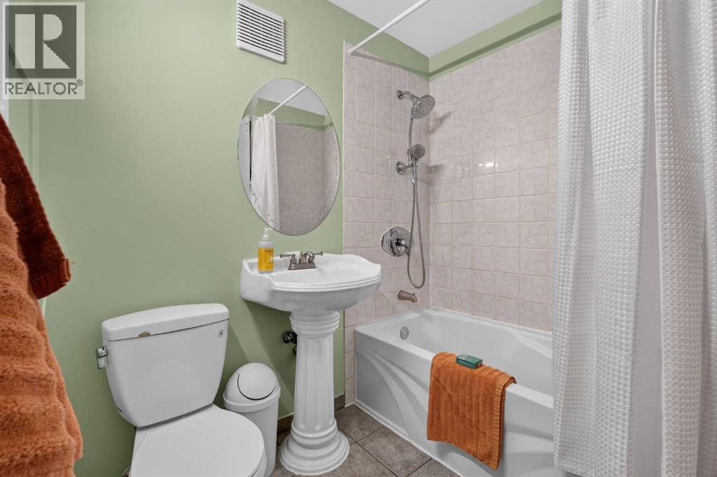 624 Regal Park NE — photo 13