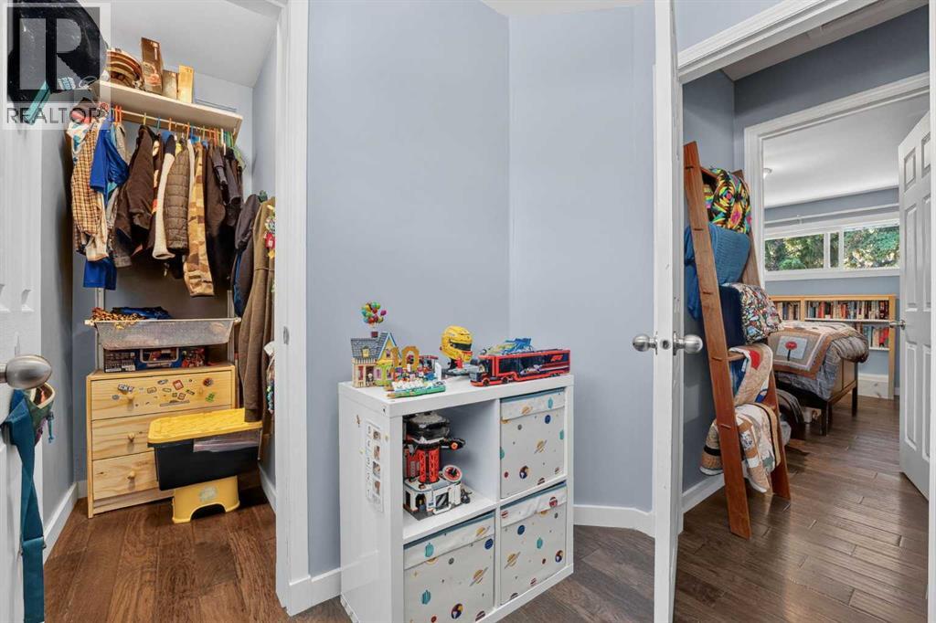 624 Regal Park NE — photo 16