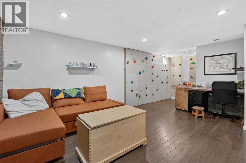 624 Regal Park NE — photo 20
