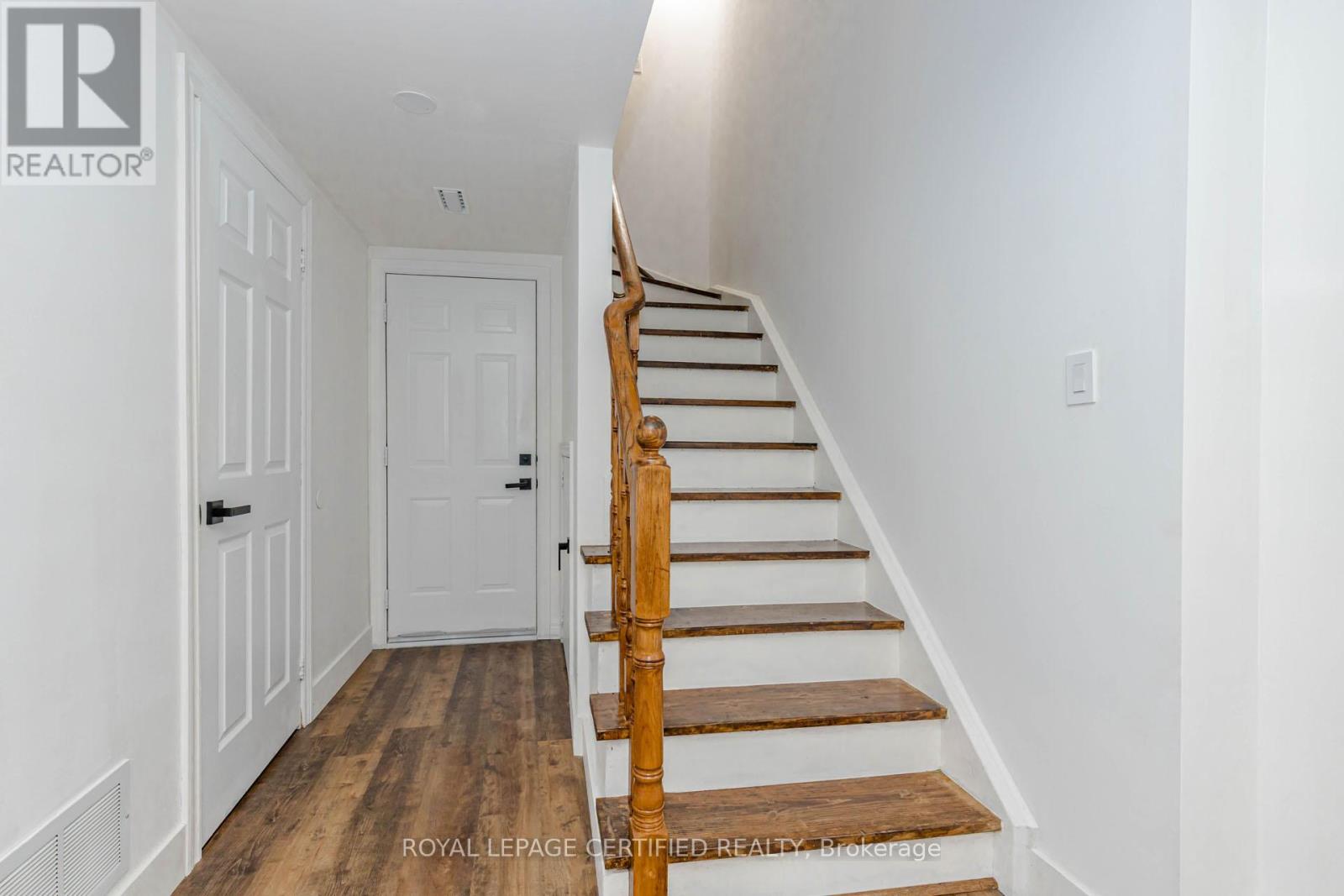 #1 1128 DUNDAS STREET W - 38