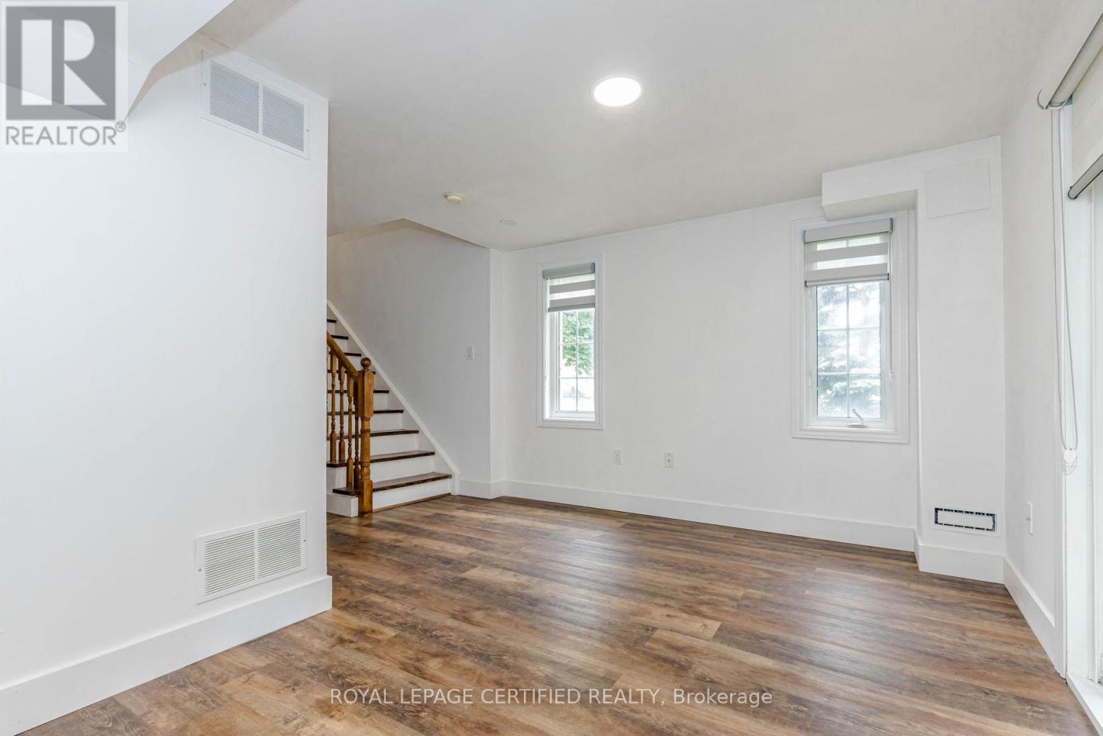 #1 1128 DUNDAS STREET W - 40