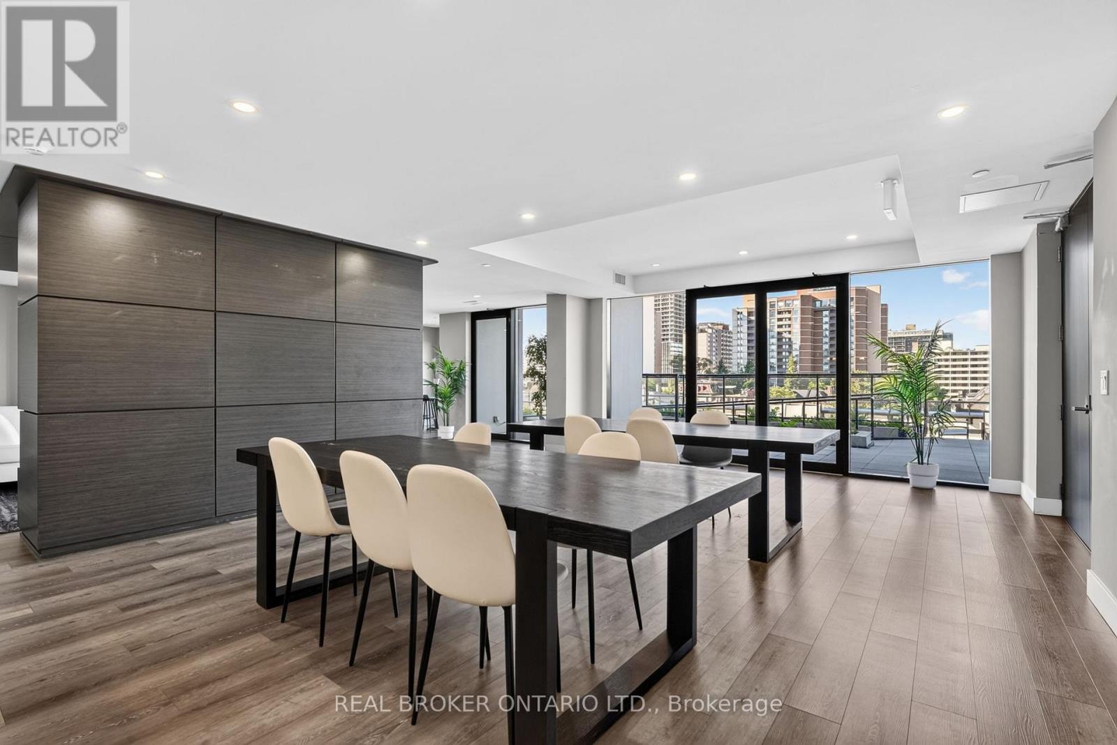 #1206 15 QUEEN STREET S - 38