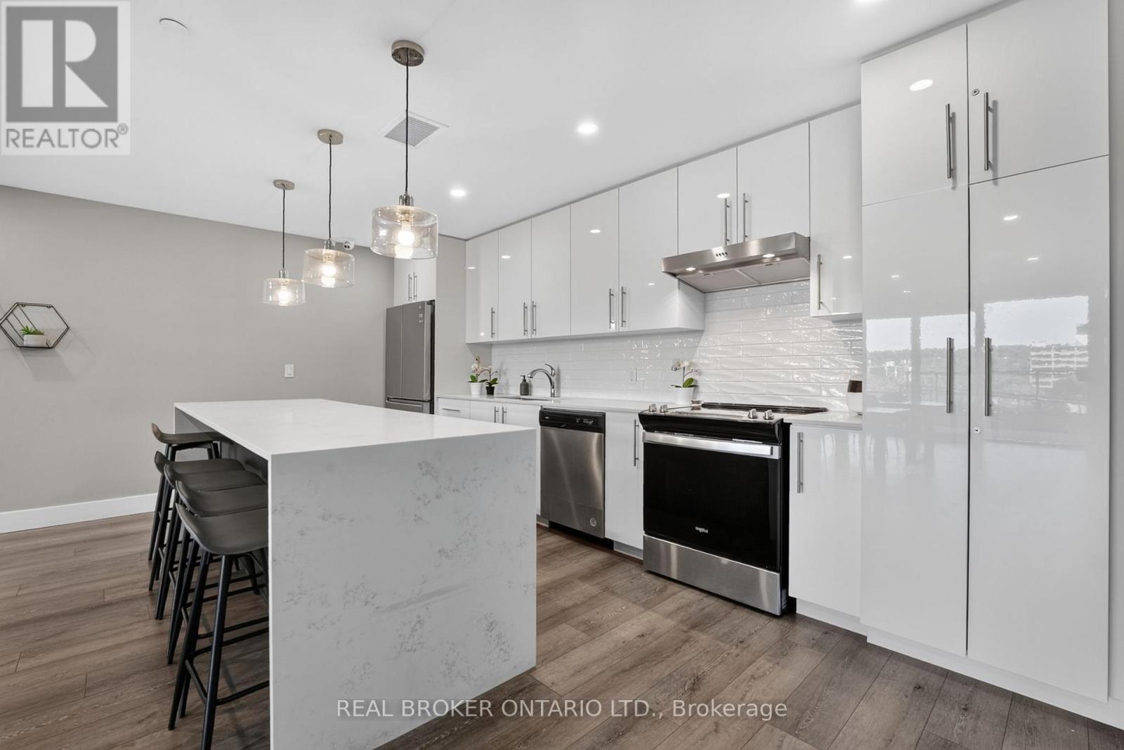 #1206 15 QUEEN STREET S - 34