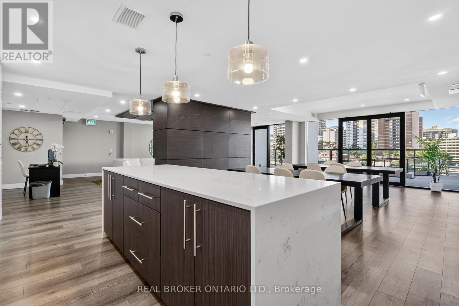 #1206 15 QUEEN STREET S - 36