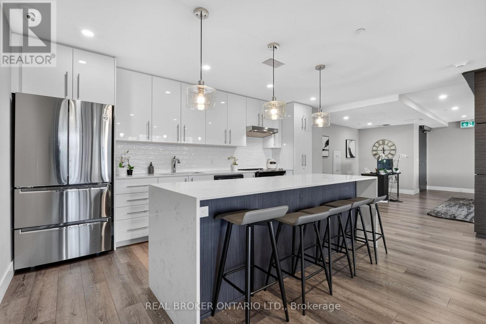 #1206 15 QUEEN STREET S - 35