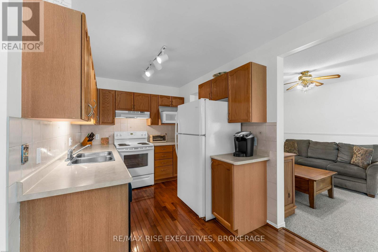 1304 FISHER CRESCENT - 10