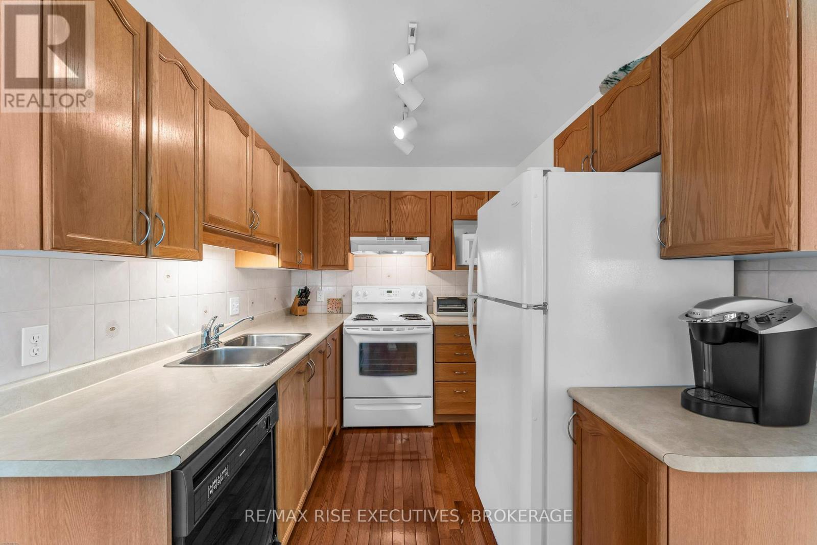1304 FISHER CRESCENT - 11