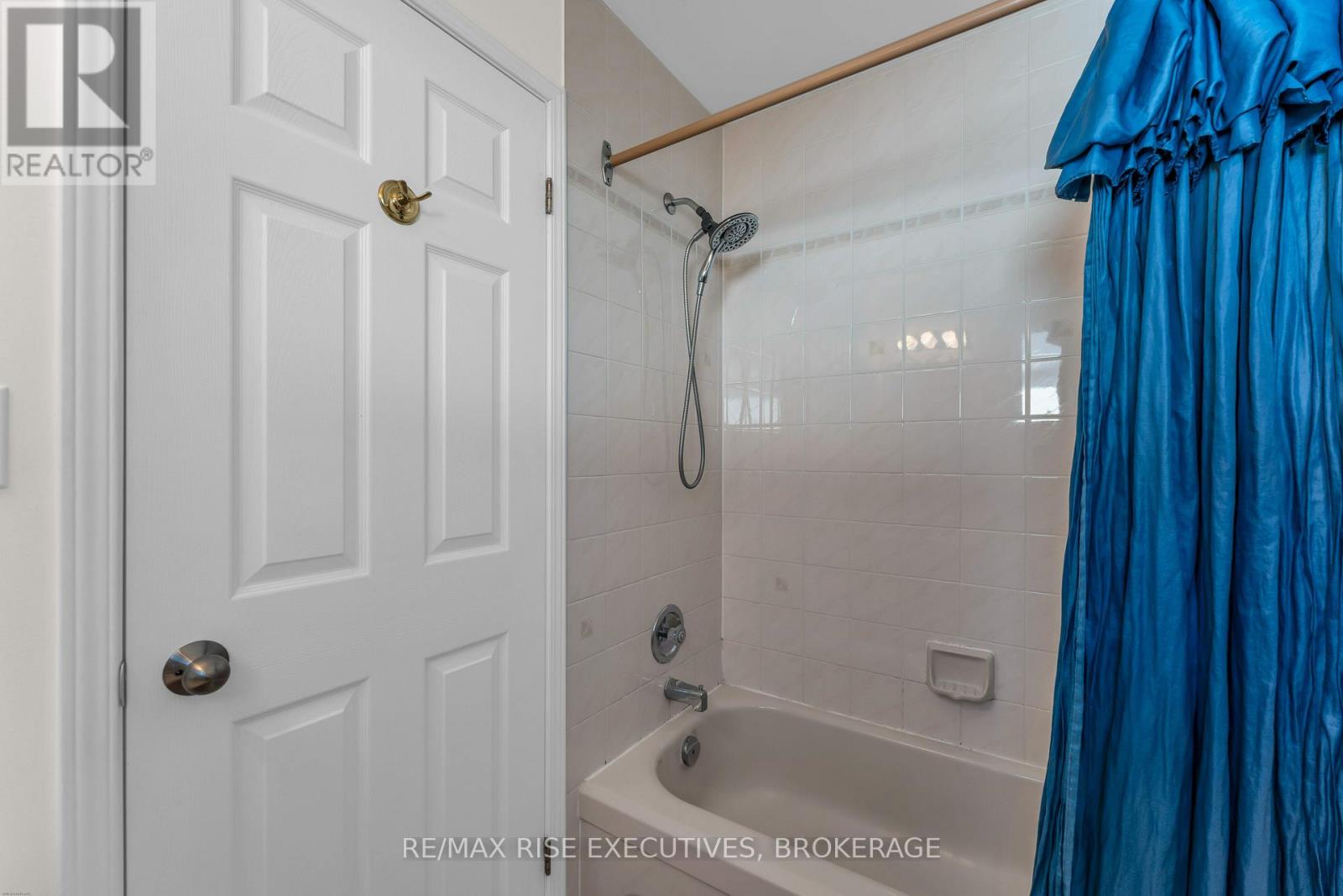 1304 FISHER CRESCENT - 28