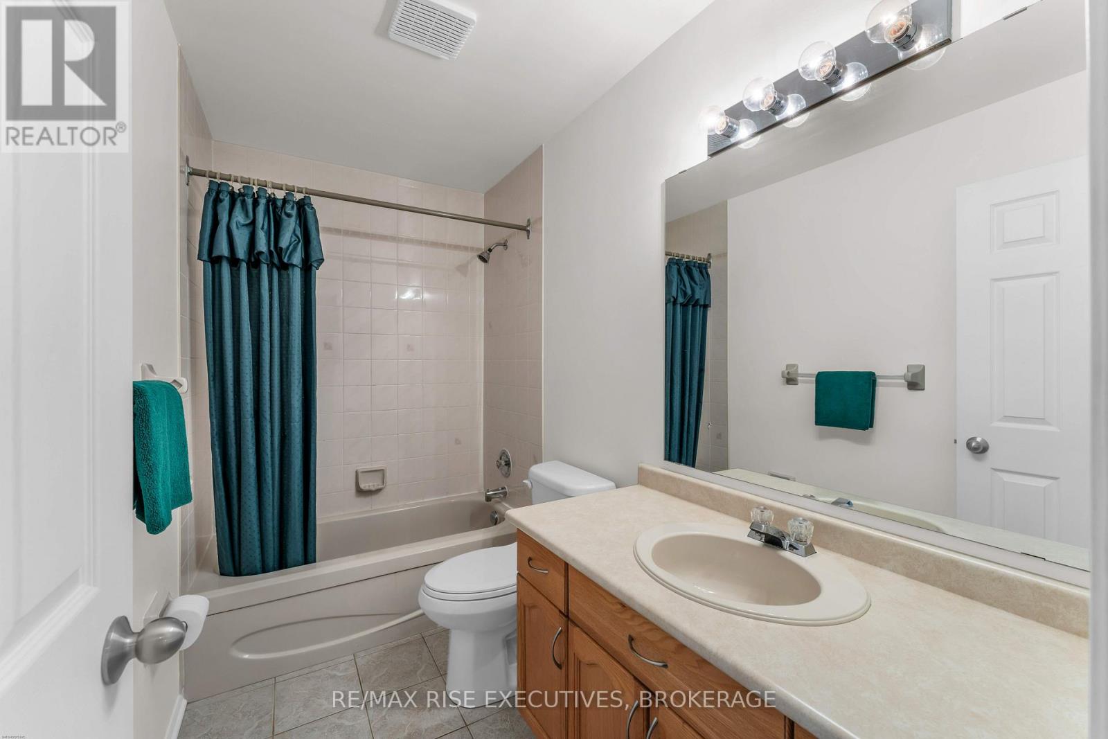 1304 FISHER CRESCENT - 31