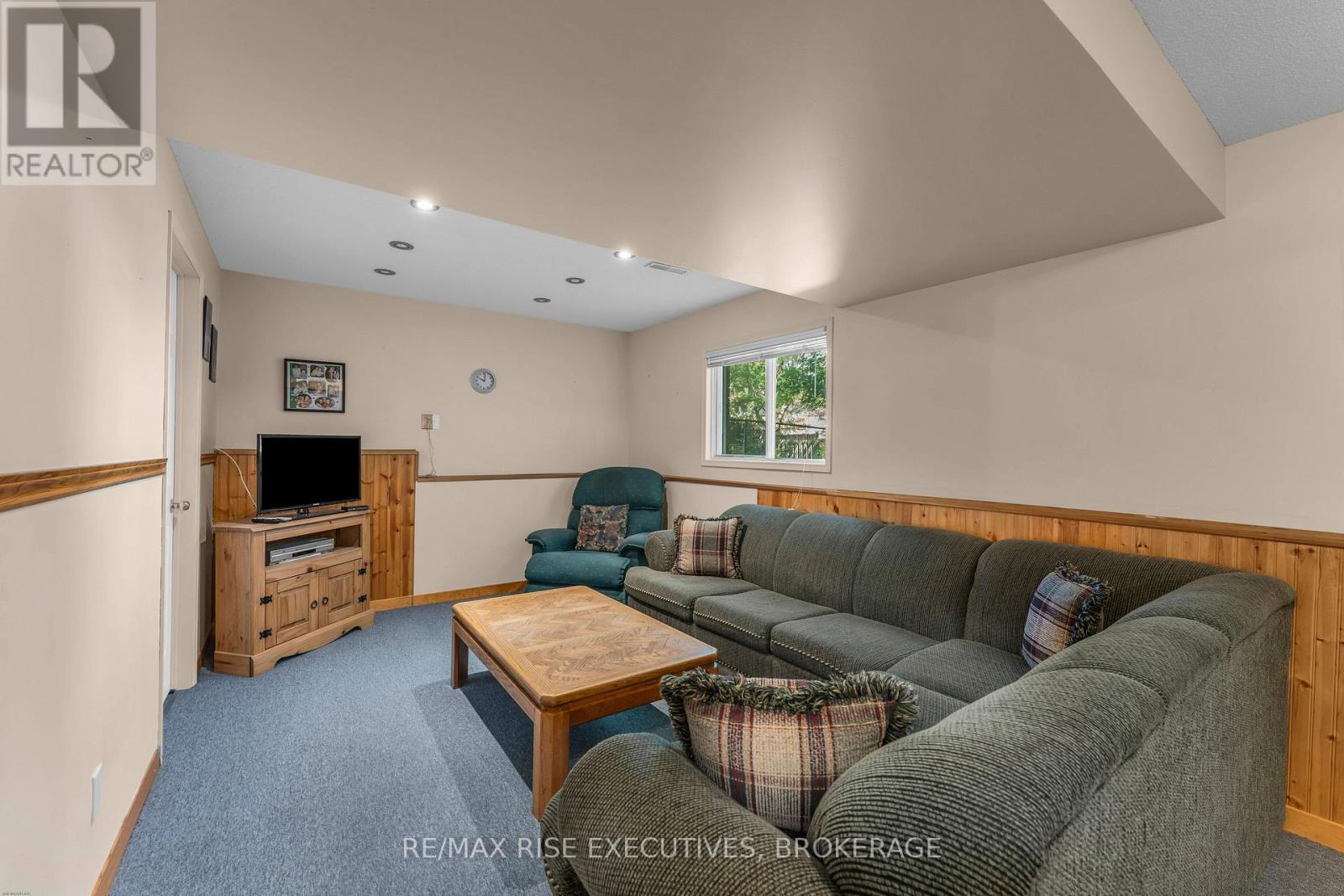 1304 FISHER CRESCENT - 36