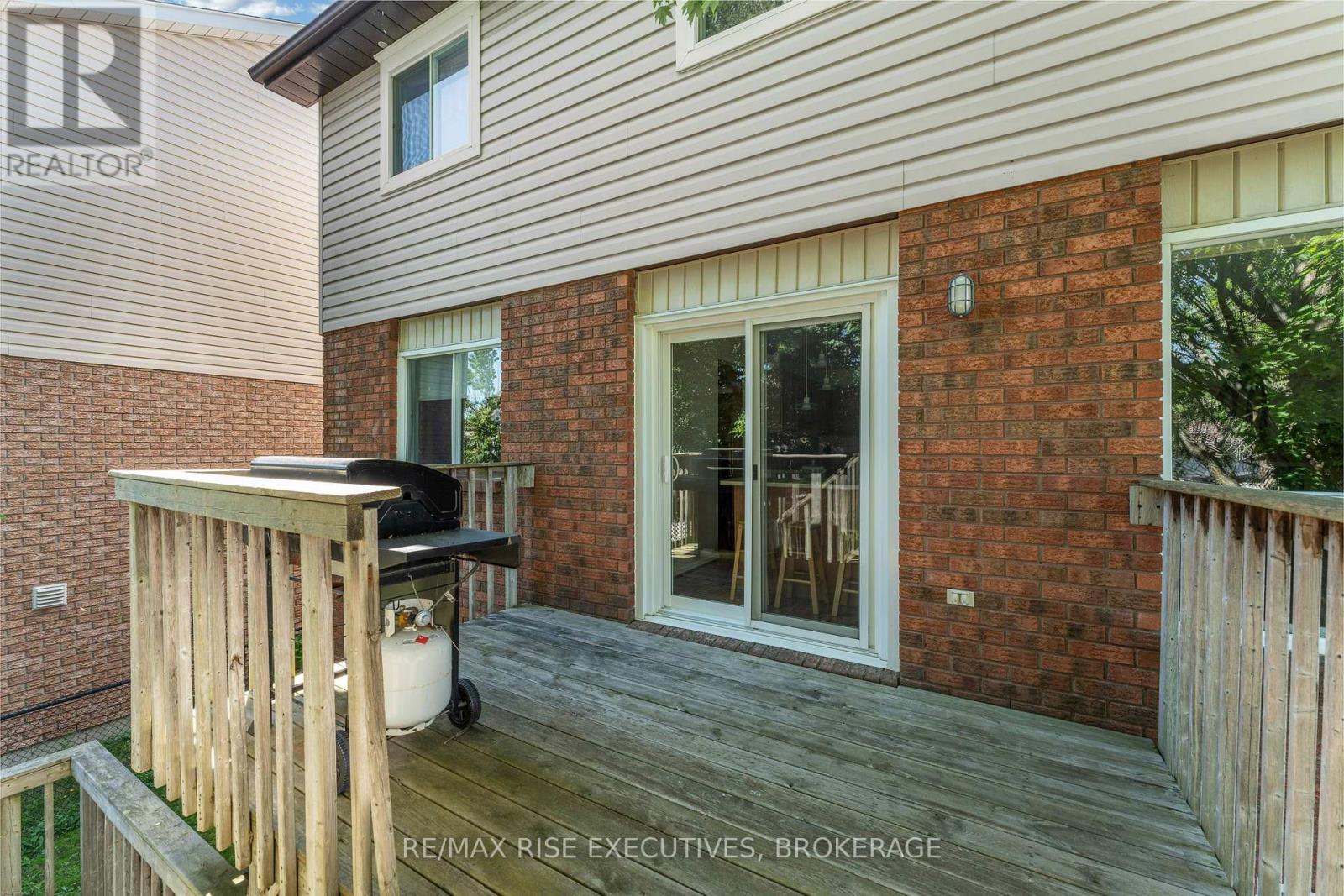 1304 FISHER CRESCENT - 40