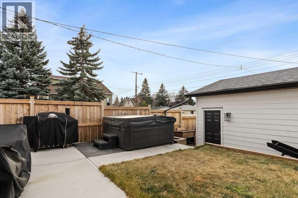 3339 41 Street SW — photo 17