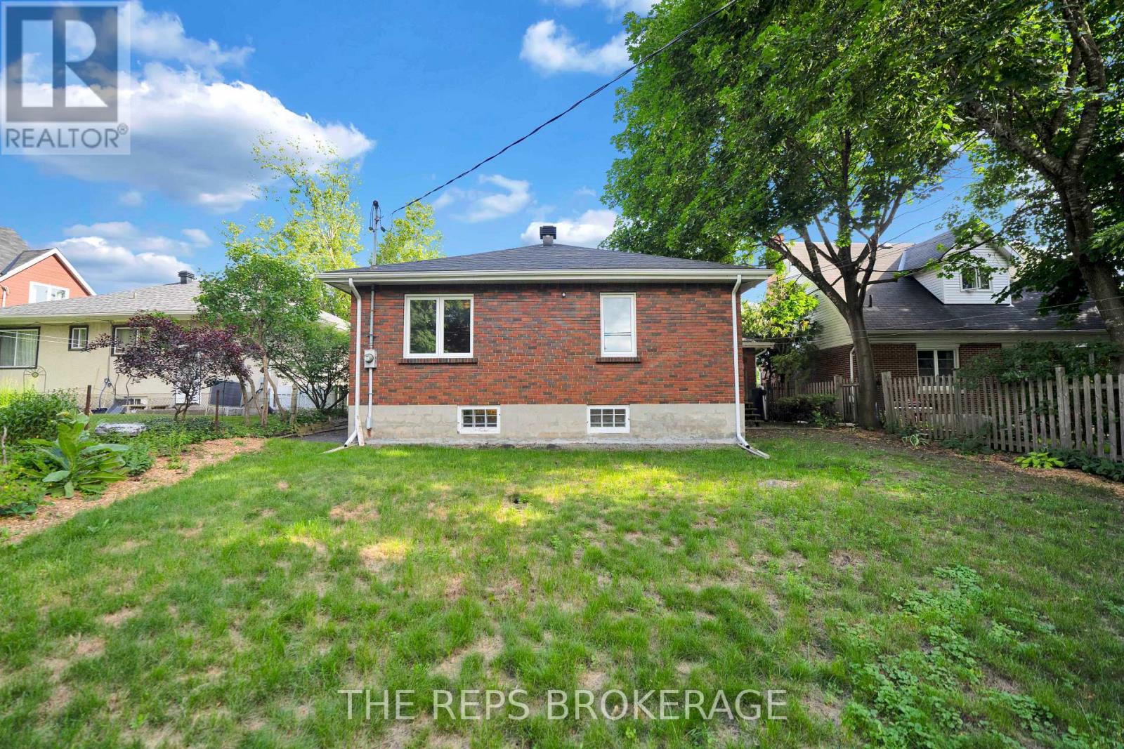 3 Bed, 1 Bath House for Sale in Ottawa – 301 KNOX CRESCENT, Ottawa – MLS# X13492730 - Image 37
