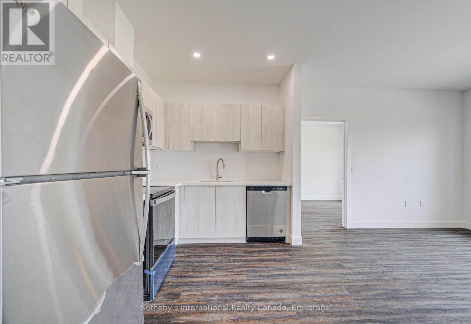 #402 408 DUNDAS STREET S - 11