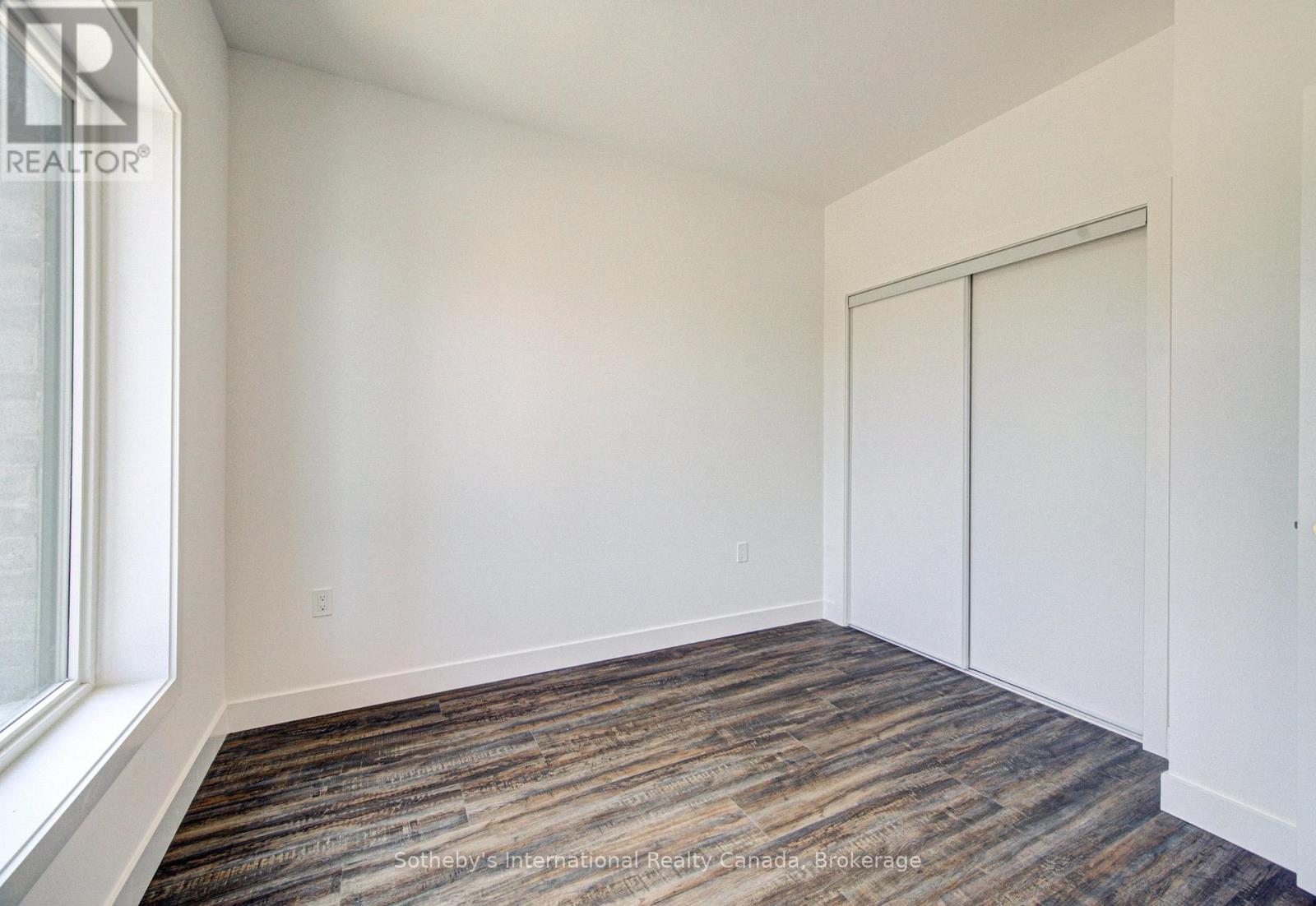 #402 408 DUNDAS STREET S - 17
