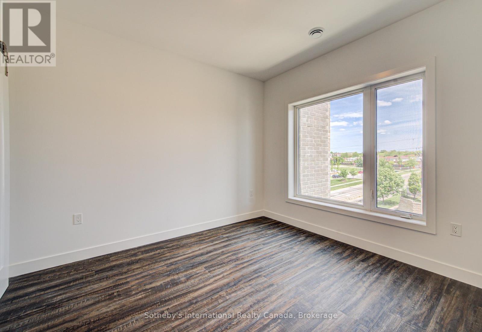 #402 408 DUNDAS STREET S - 18