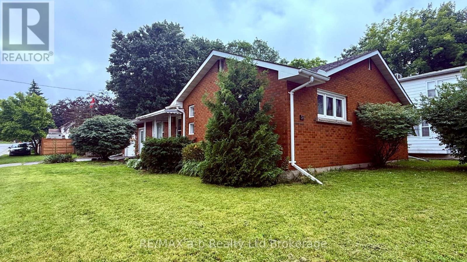 3-bedroom home for sale at 58 VICTORIA STREET, Tillsonburg ON · photo 2 of 4