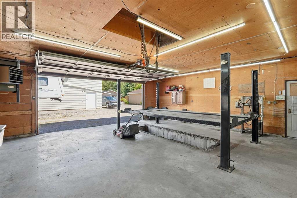 2117 127 Street — photo 7