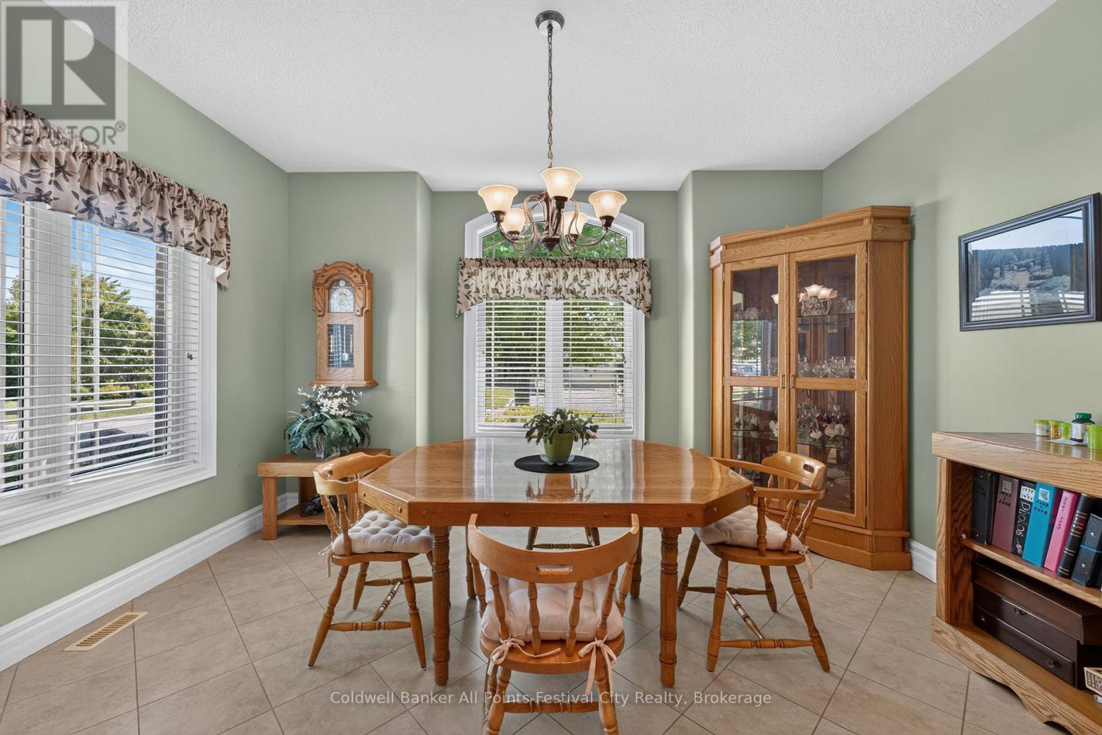 136 BETHUNE CRESCENT - 13