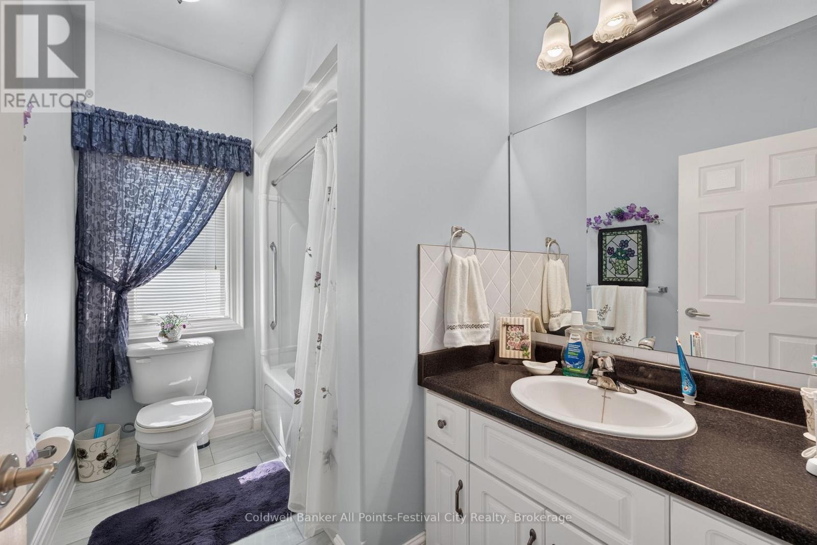 136 BETHUNE CRESCENT - 16