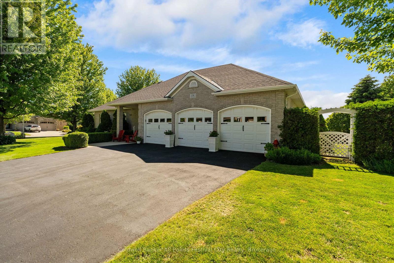 136 BETHUNE CRESCENT - 2