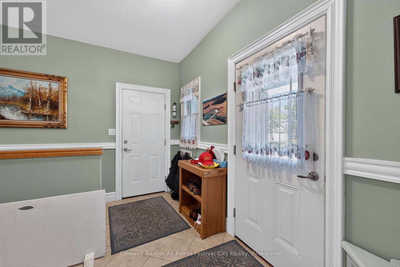 136 BETHUNE CRESCENT - 21