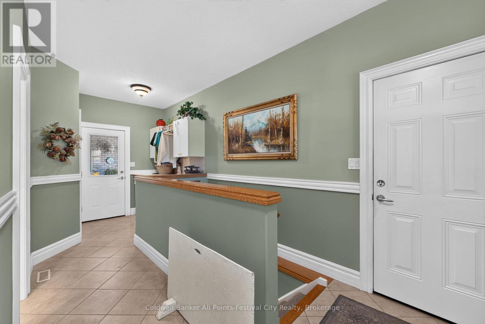 136 BETHUNE CRESCENT - 22
