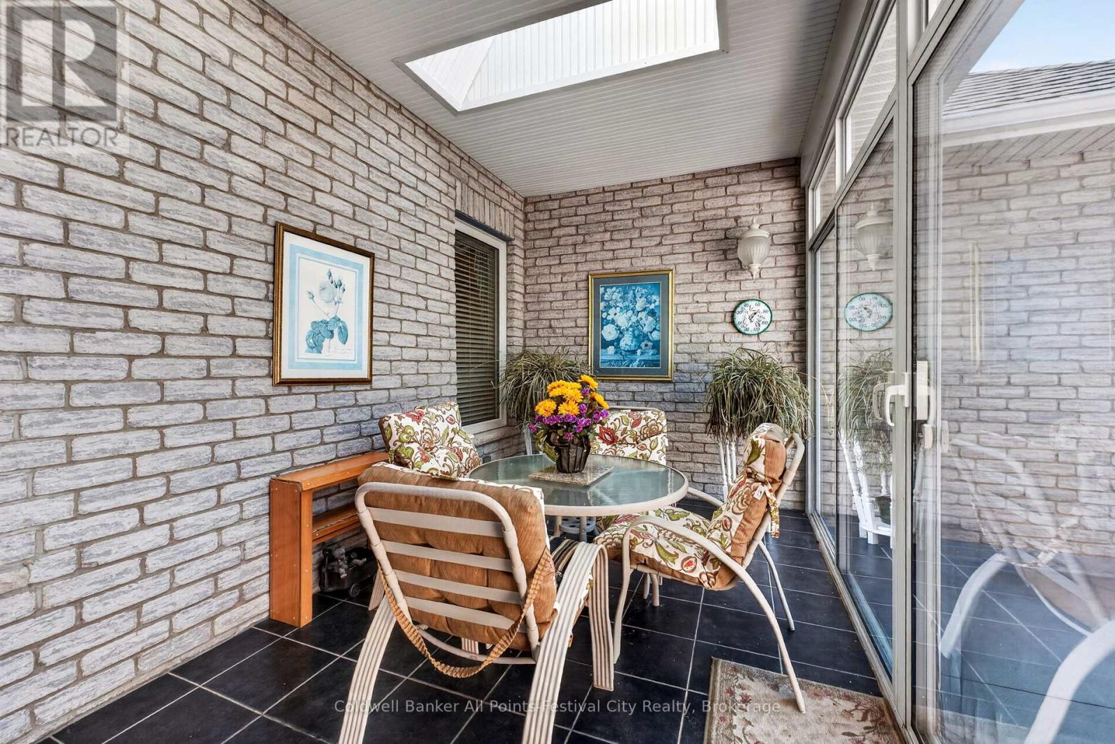 136 BETHUNE CRESCENT - 26