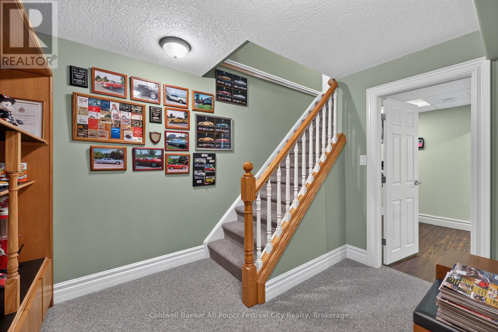 136 BETHUNE CRESCENT - 27