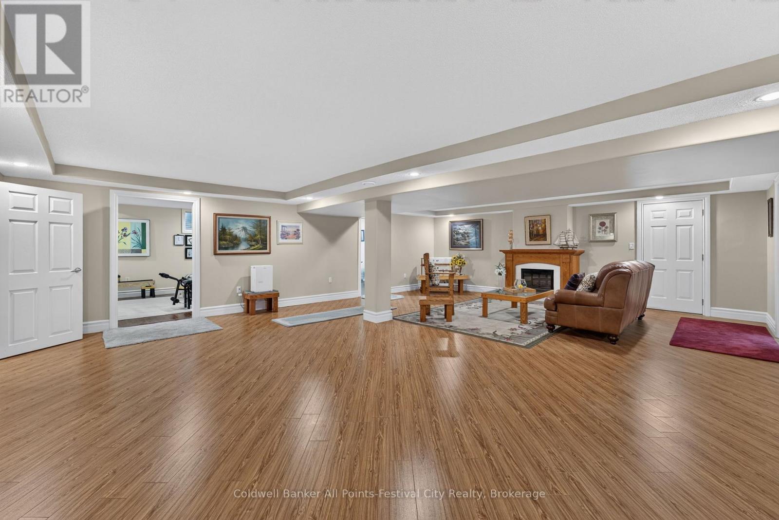 136 BETHUNE CRESCENT - 28