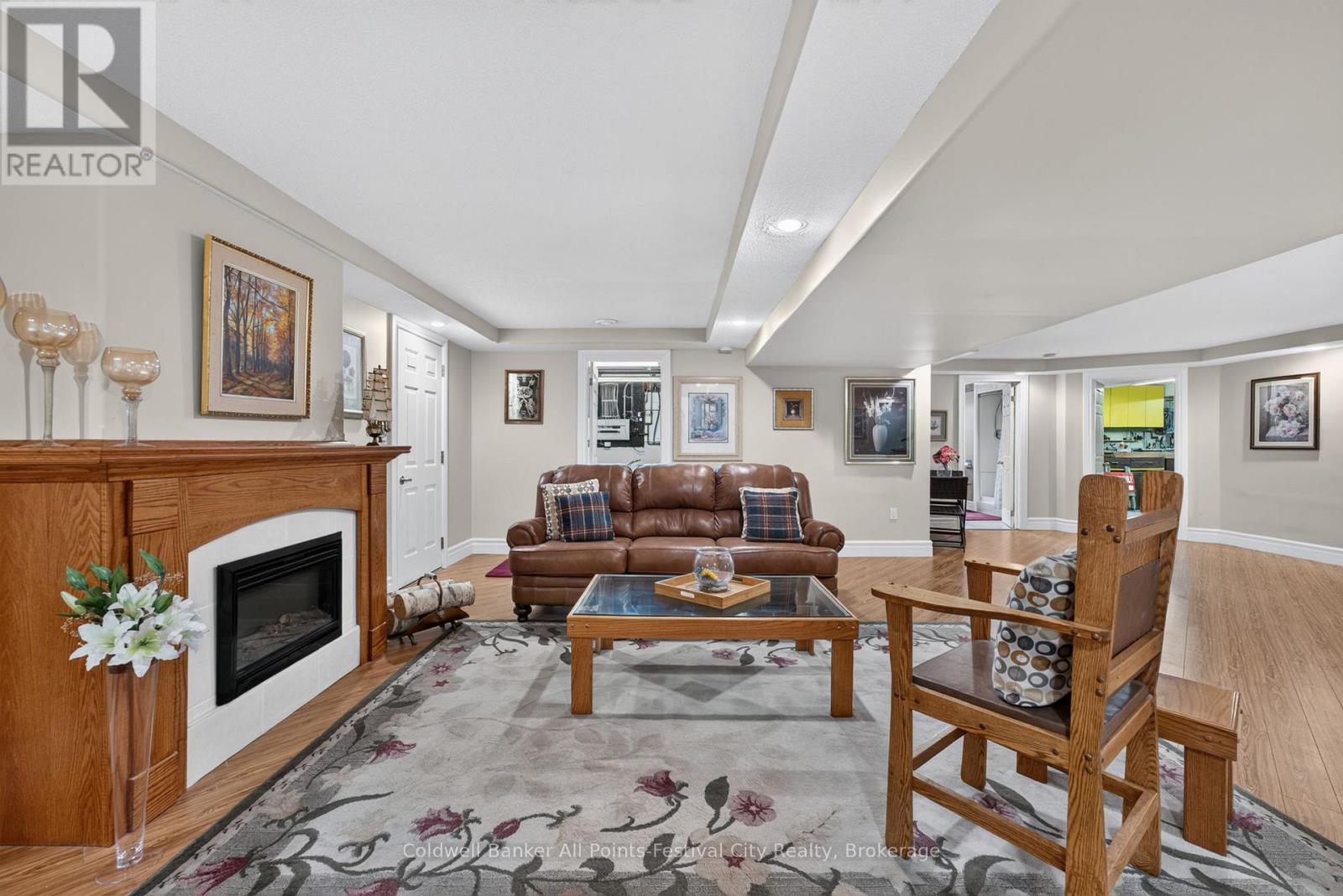 136 BETHUNE CRESCENT - 29