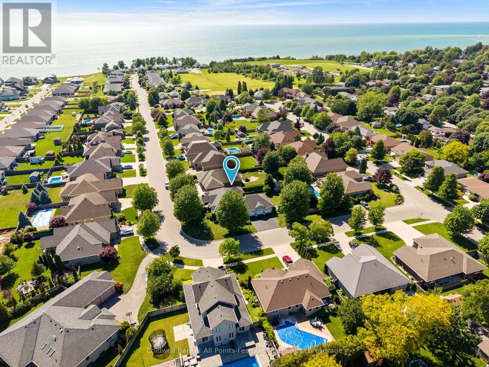 136 BETHUNE CRESCENT - 3