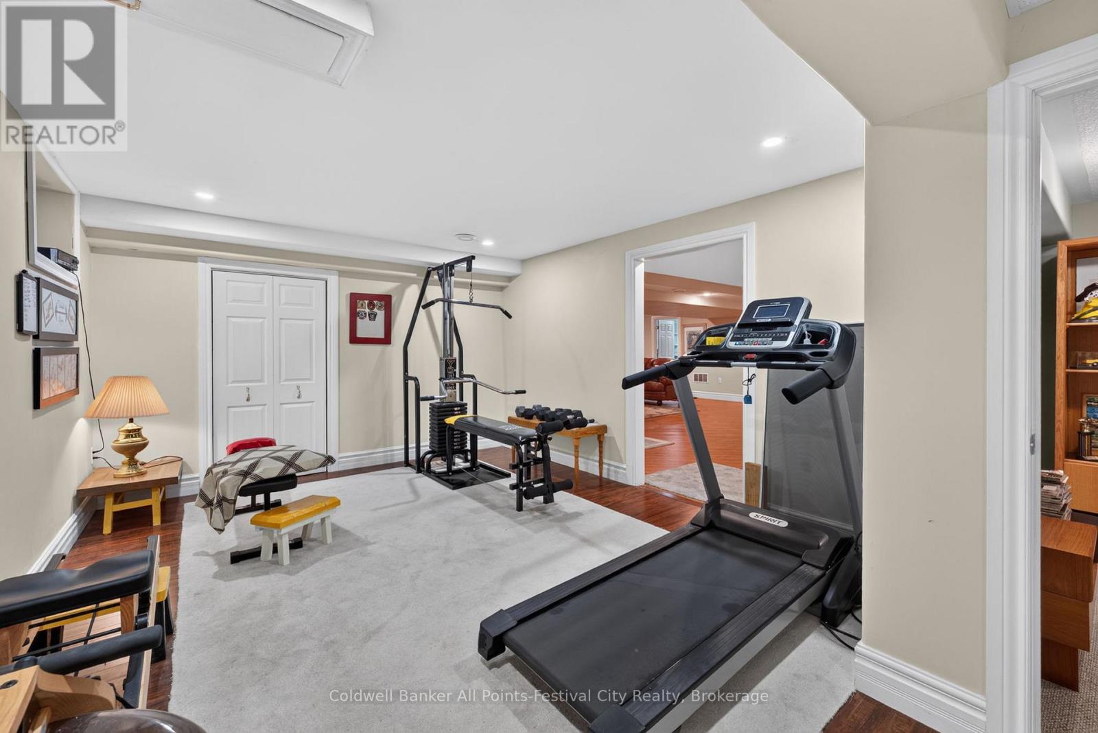 136 BETHUNE CRESCENT - 31