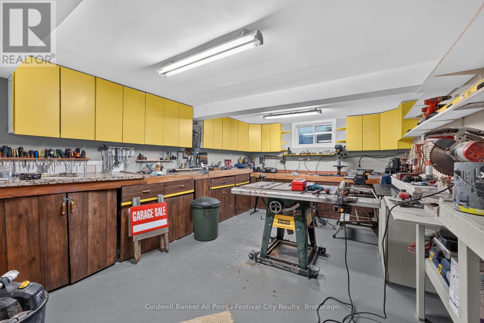 136 BETHUNE CRESCENT - 37