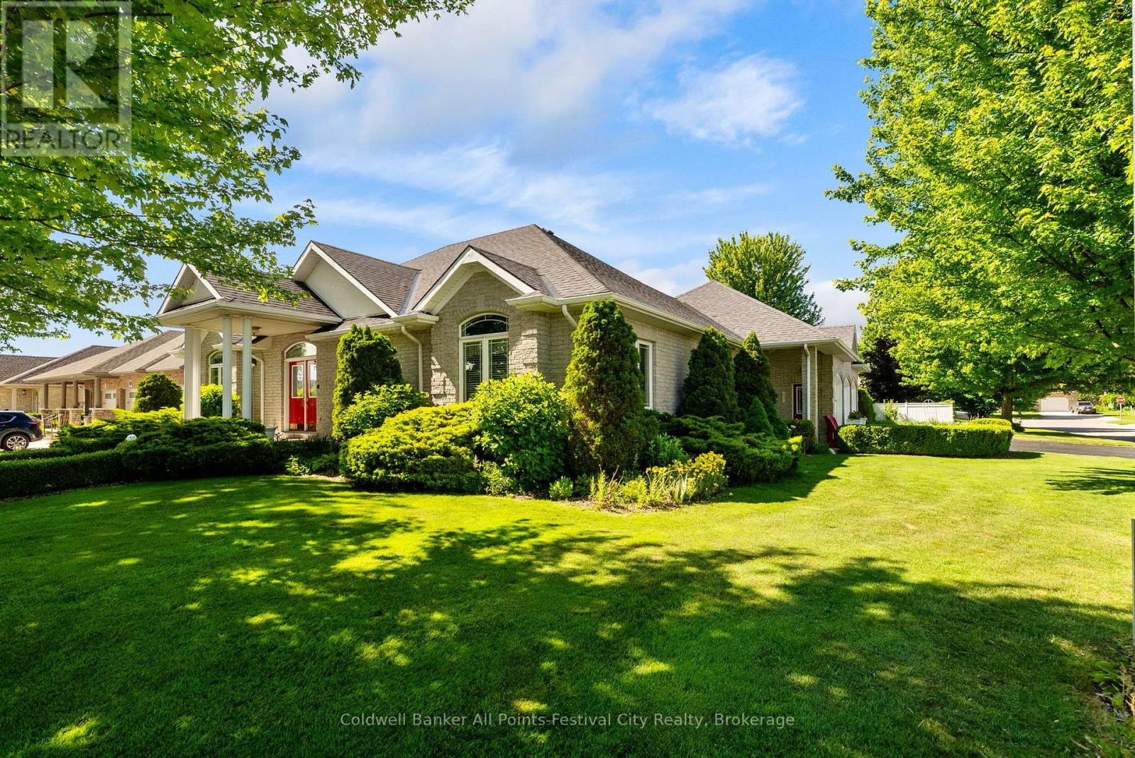 136 BETHUNE CRESCENT - 4