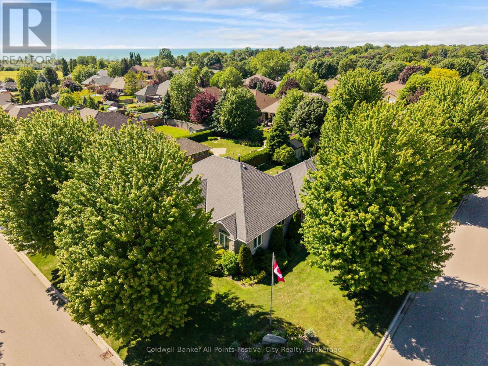 136 BETHUNE CRESCENT - 43