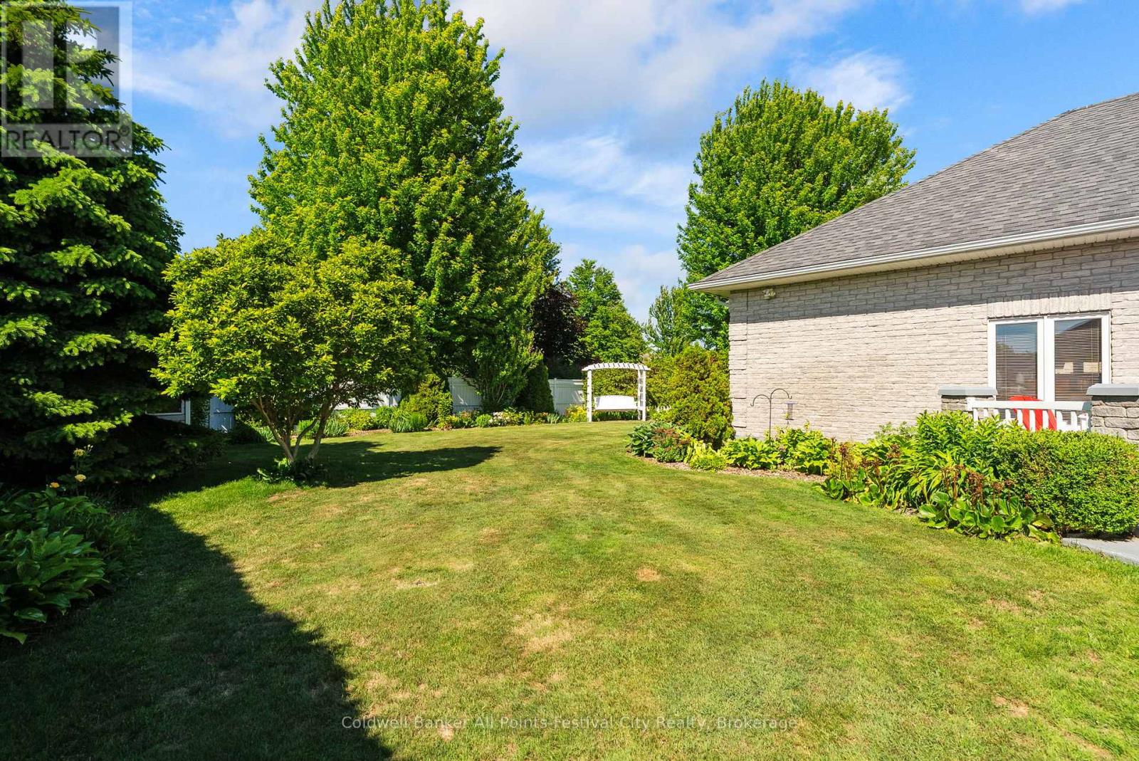 136 BETHUNE CRESCENT - 45