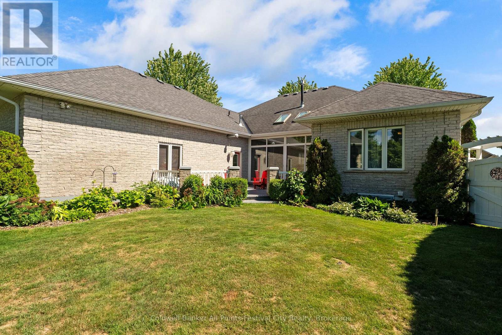 136 BETHUNE CRESCENT - 46