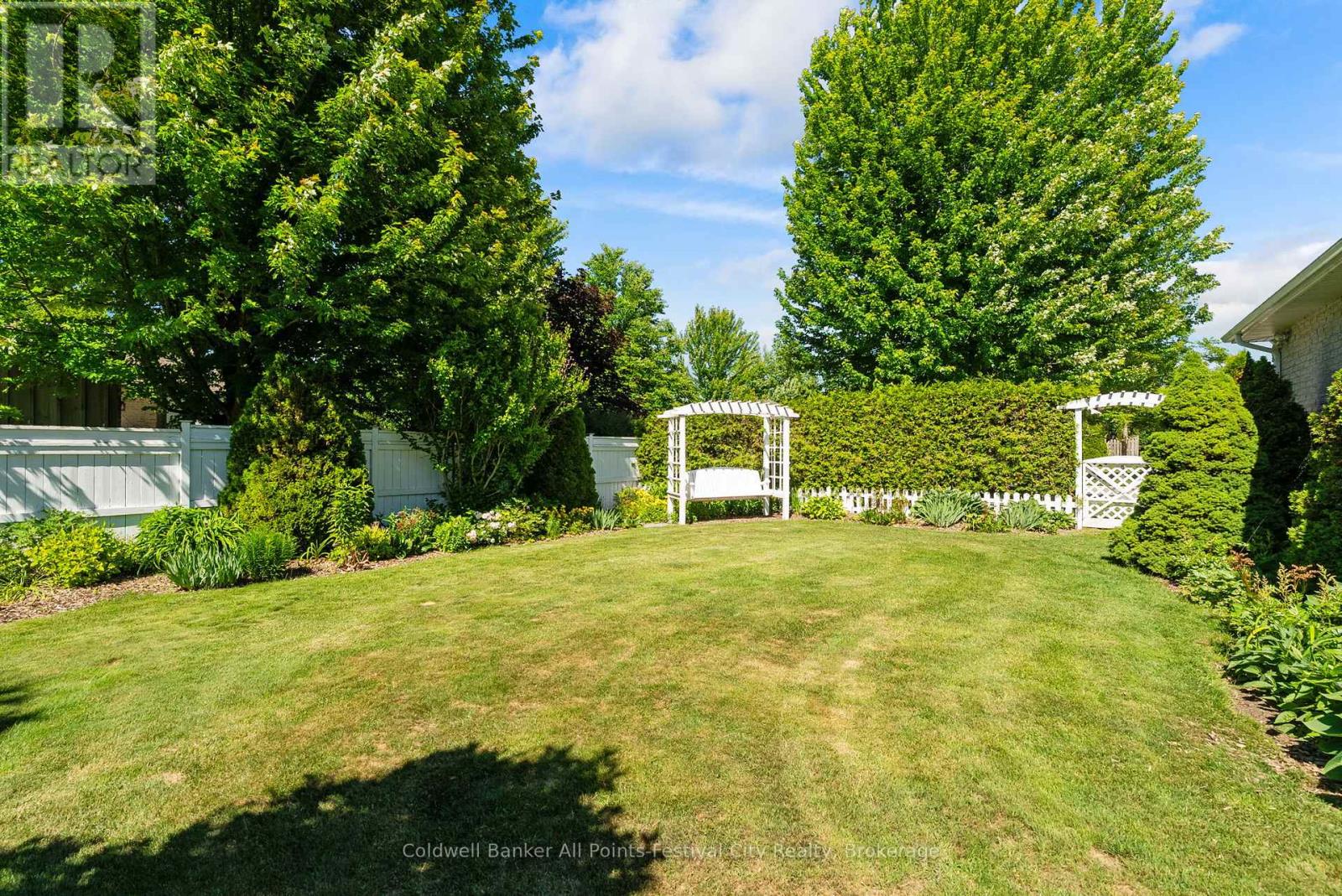 136 BETHUNE CRESCENT - 47