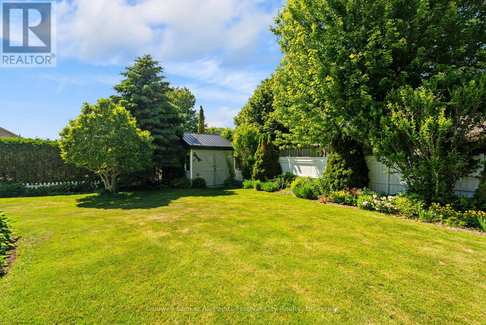 136 BETHUNE CRESCENT - 48