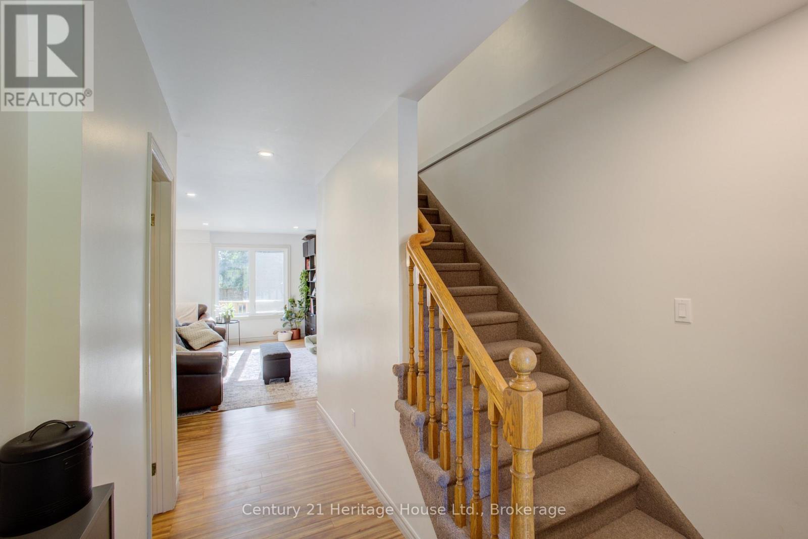 144 KINCARDINE STREET N - 3