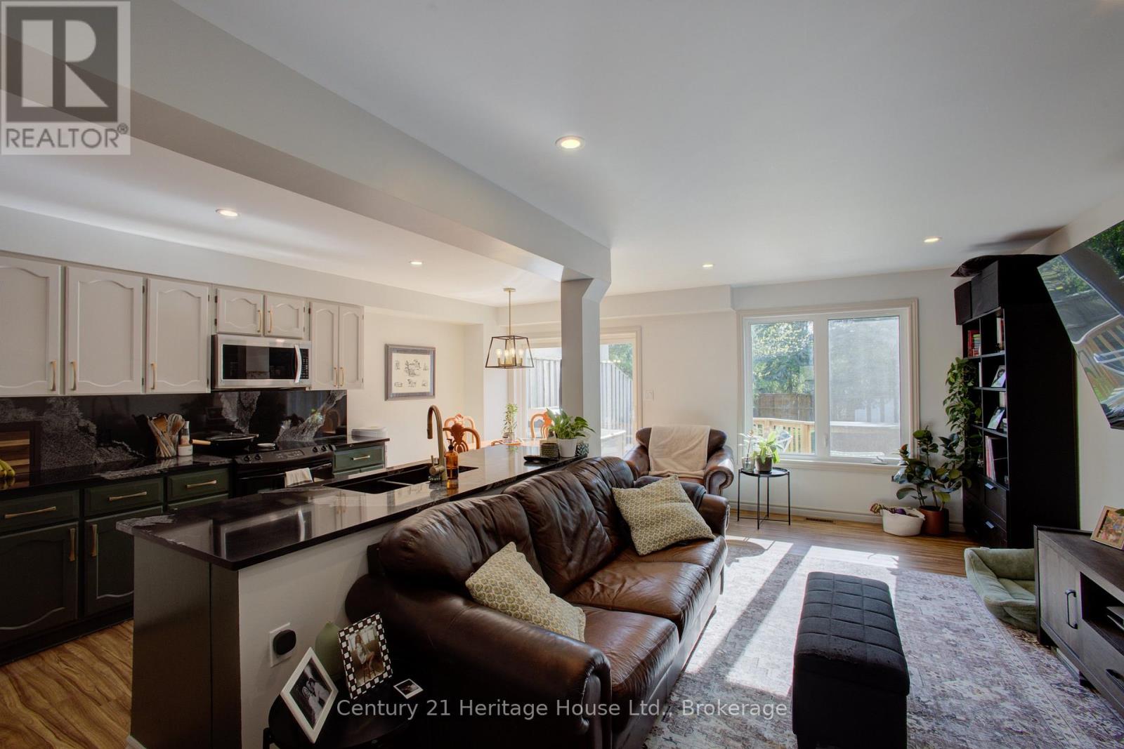 144 KINCARDINE STREET N - 6